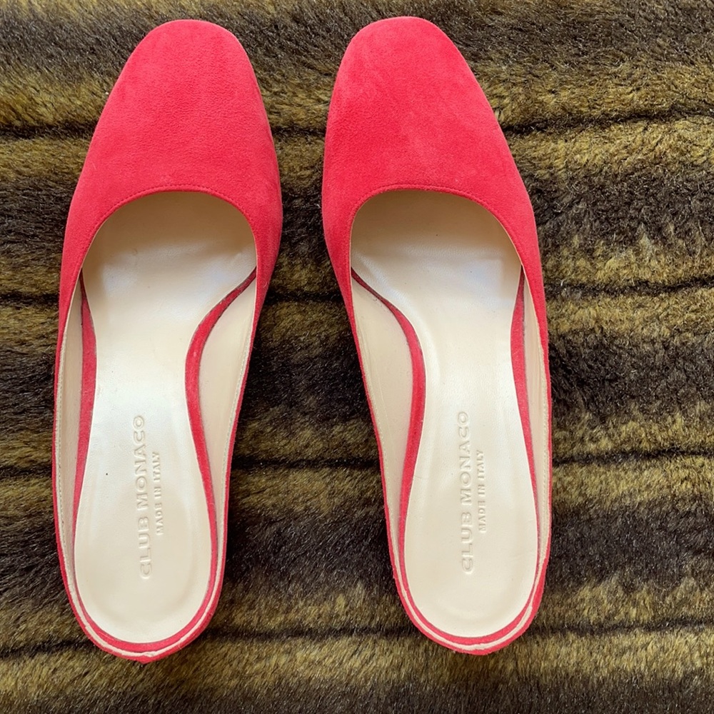 Red suede Club Monaco Pump slides size 10.